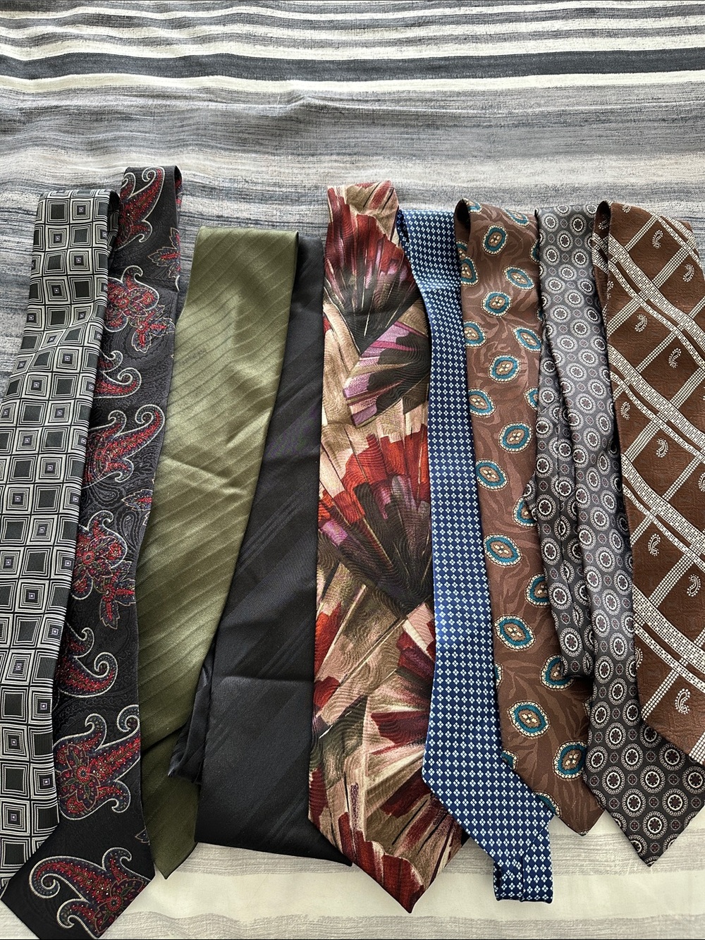 9 Men's Assorted Multicolor Tie Collection